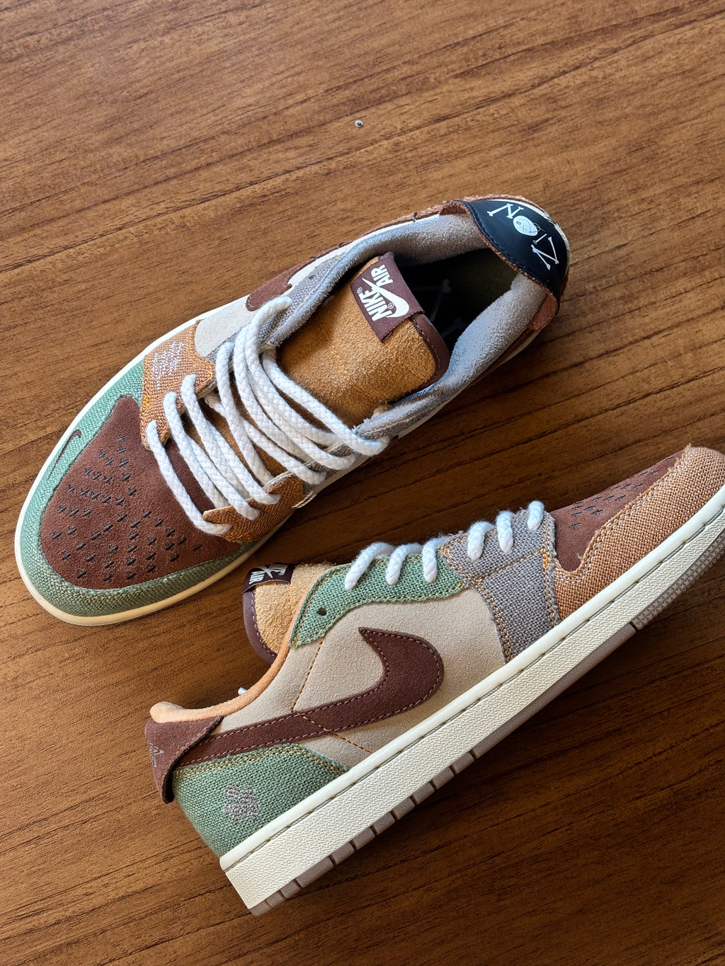 TÊNIS NIKE AIR JORDAN 1 RETROLOW OGZ ZION VODOO DZ7292-200
