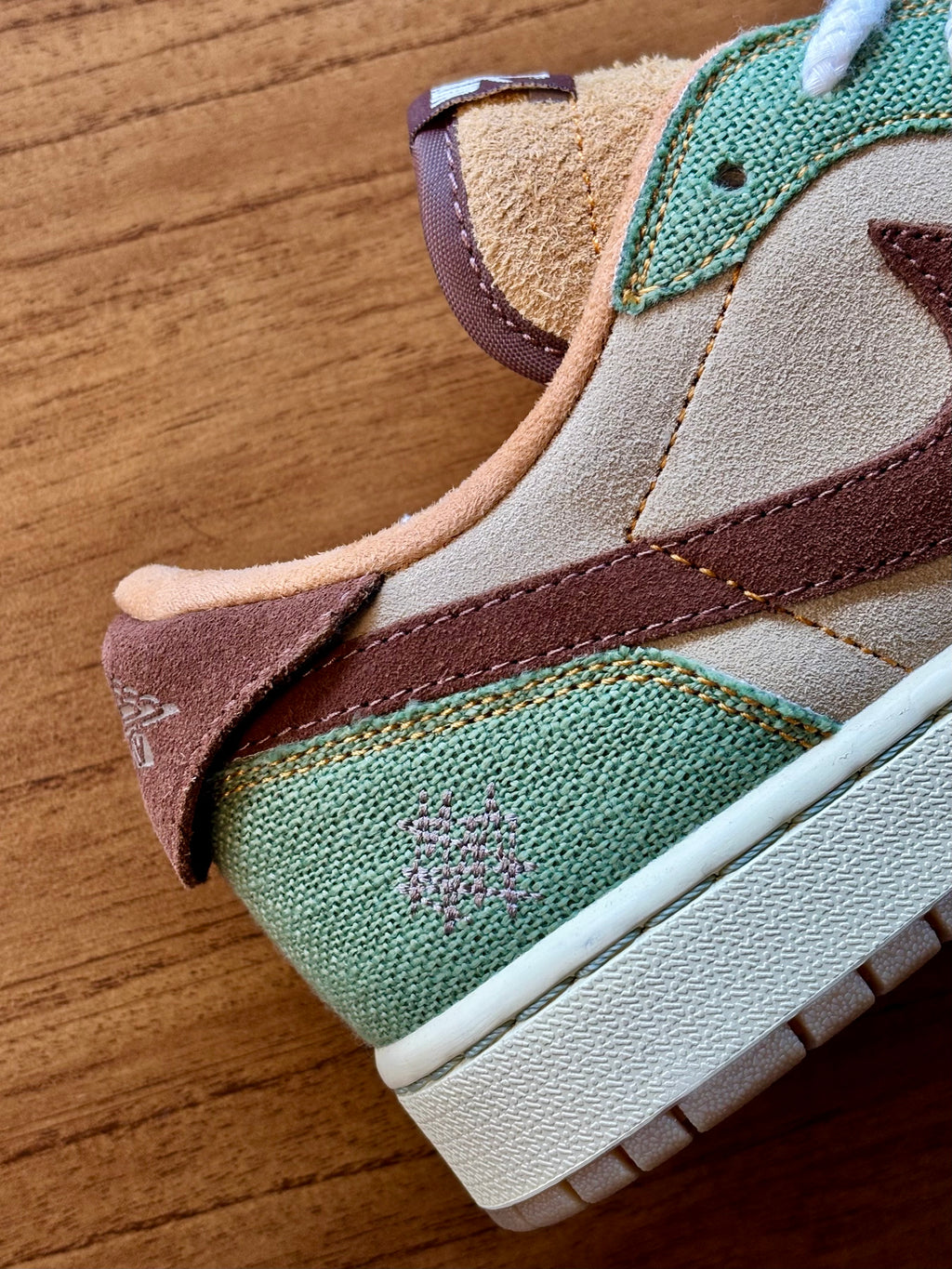 TÊNIS NIKE AIR JORDAN 1 RETROLOW OGZ ZION VODOO DZ7292-200