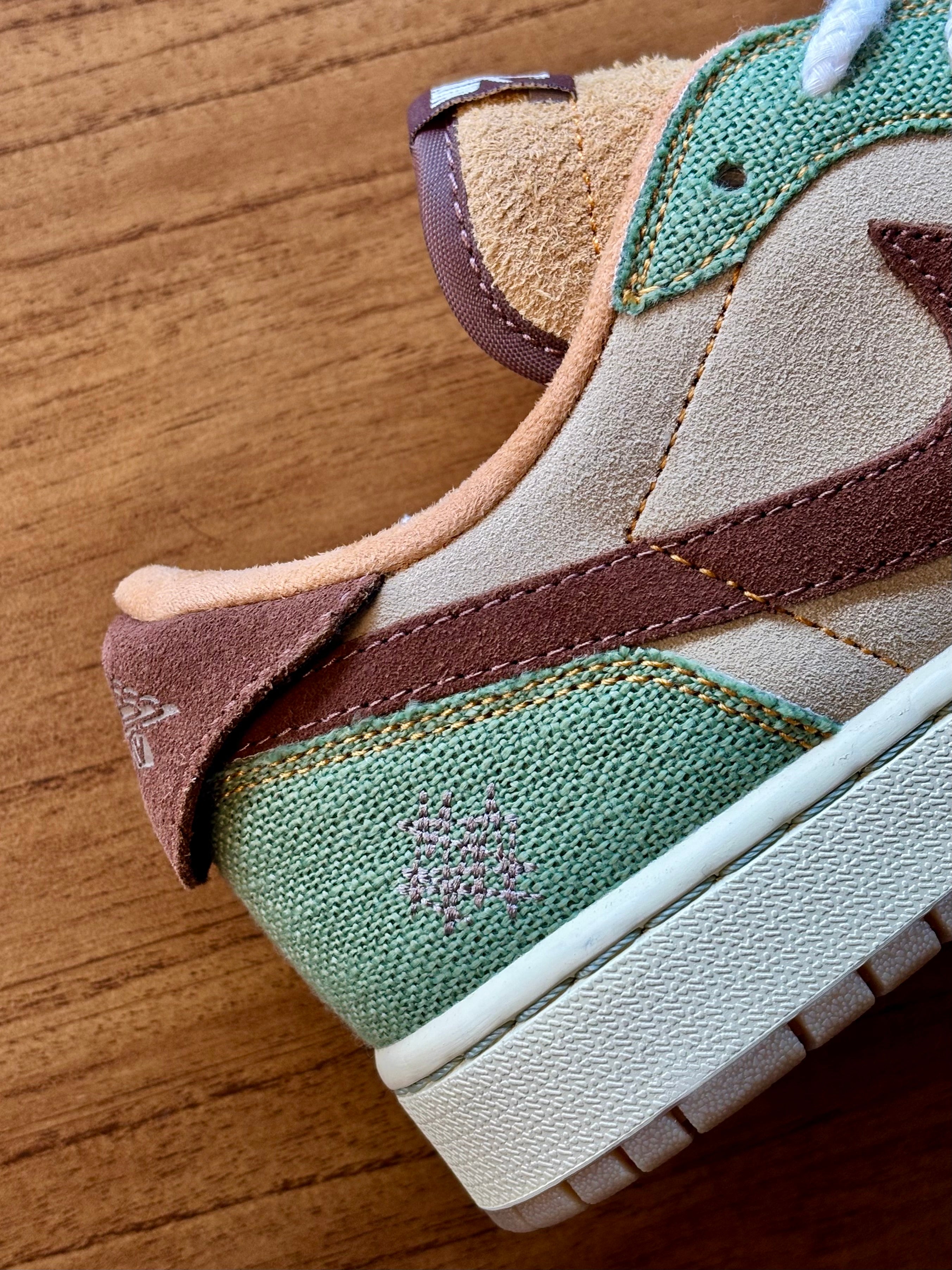 TÊNIS NIKE AIR JORDAN 1 RETROLOW OGZ ZION VODOO DZ7292-200